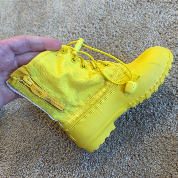 Native rain boots - Picture 6 of 7